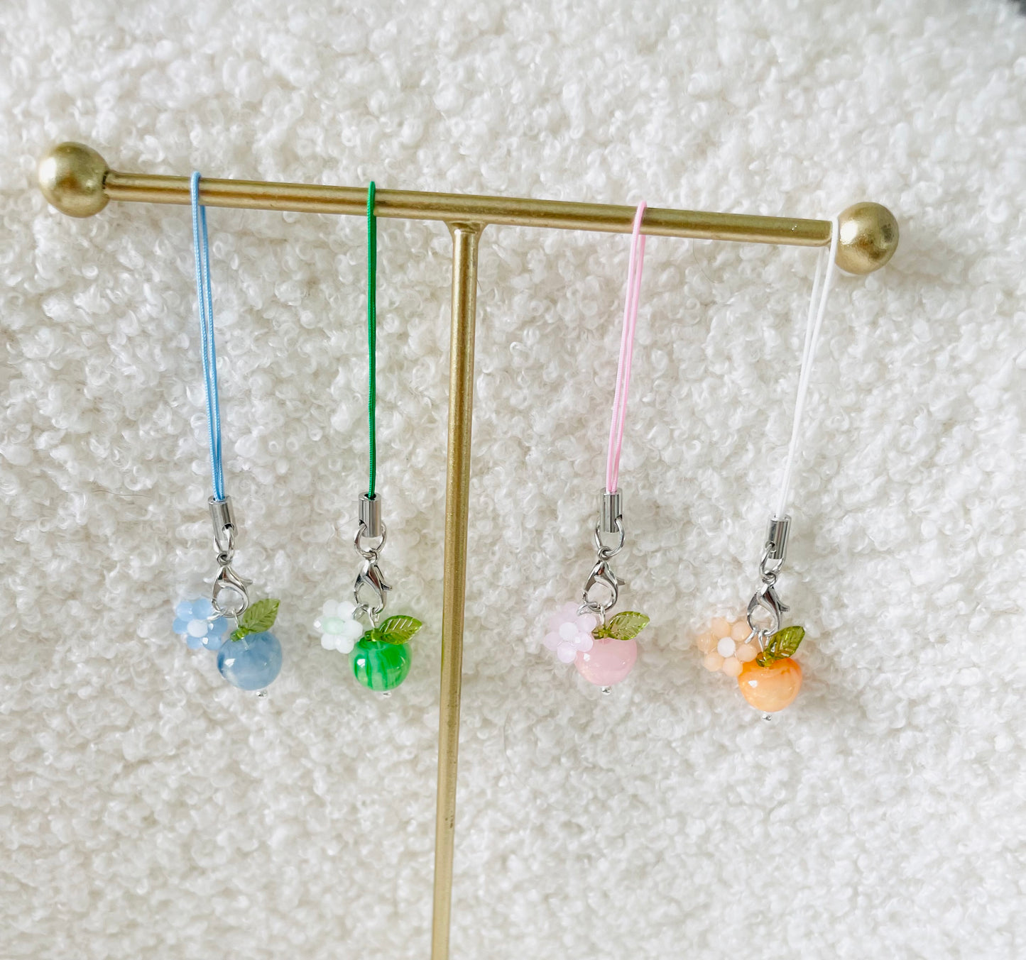 Charms de téléphone pomme fleurie