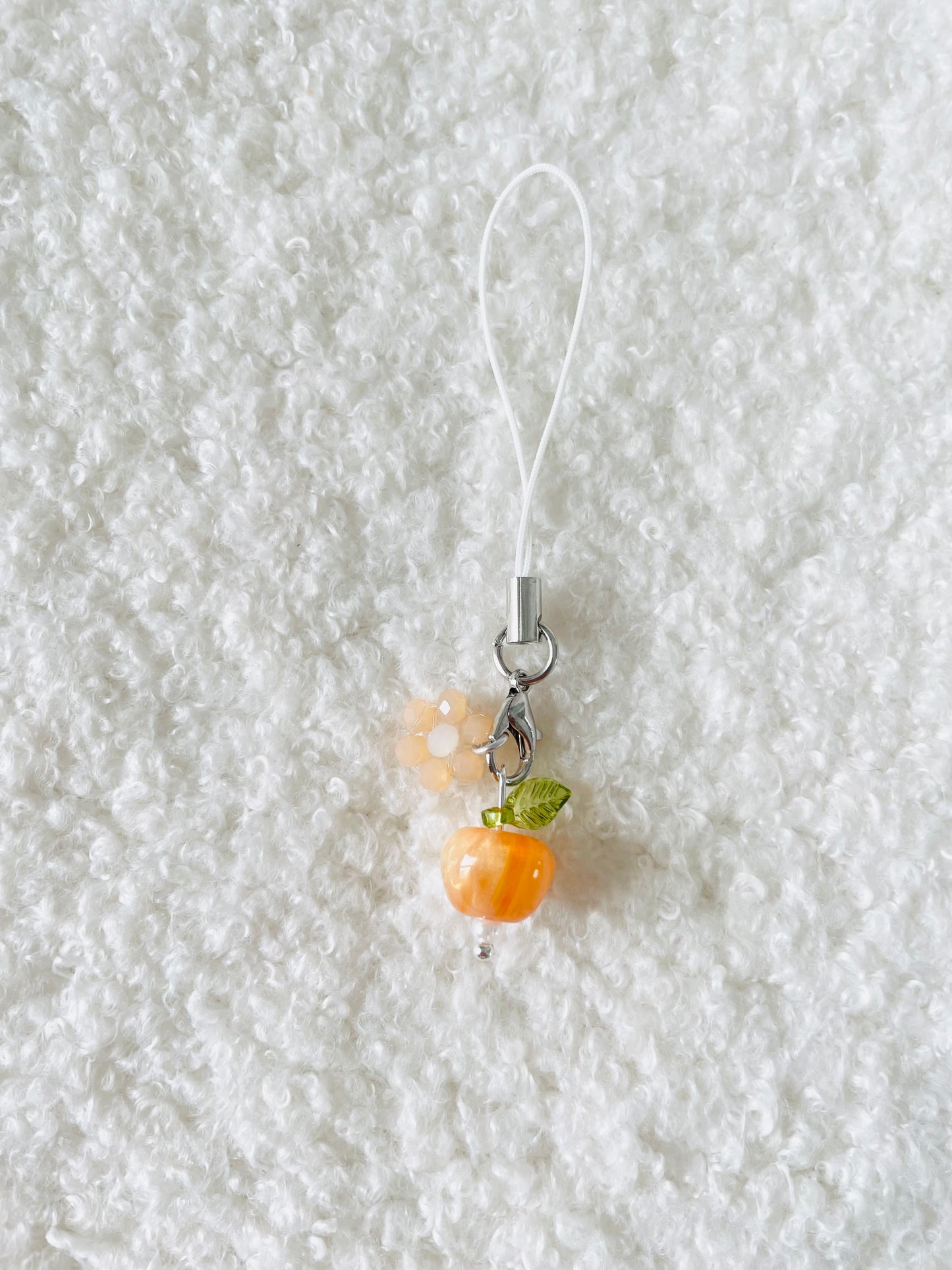 Charms de téléphone pomme fleurie